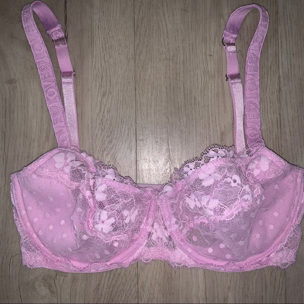 Victoria’s Secret Lavender Lace Bra 32DD